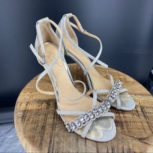 Jewel Badgley Mischka